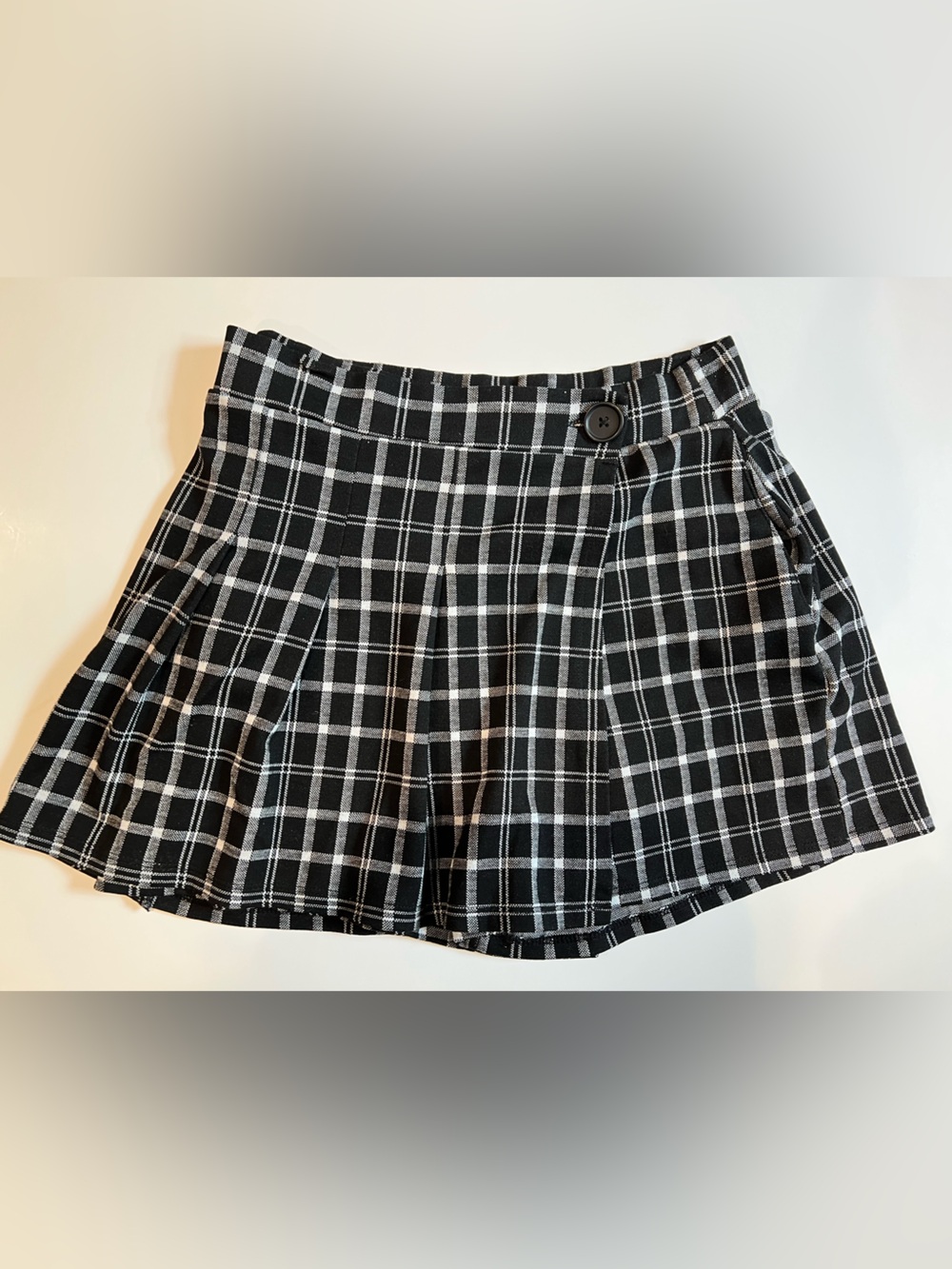 Hollister Black and White Plaid Skort